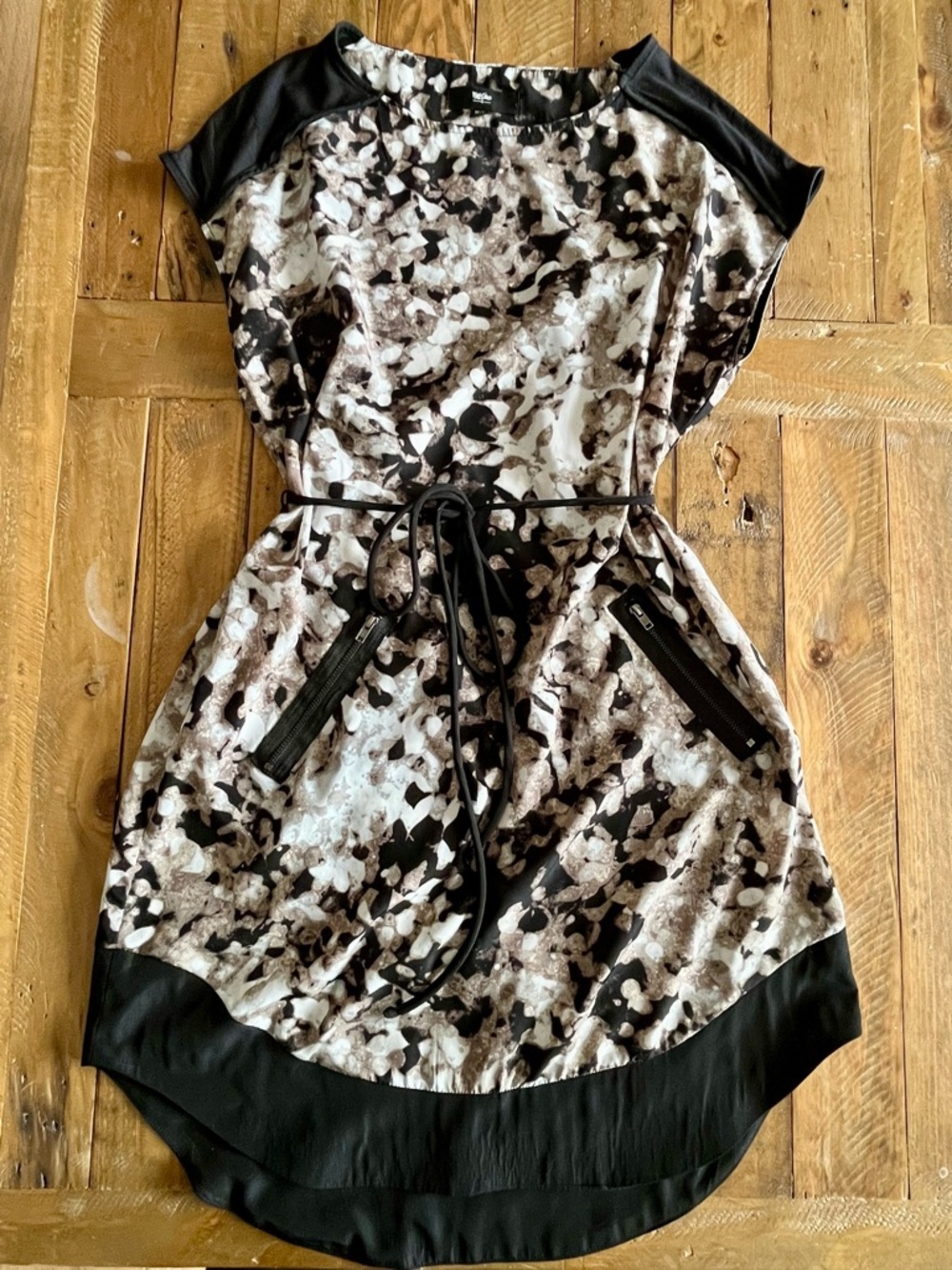 Mossimo Mod/Retro Black, Taupe and White Abstract Print Mini Dress US M - Picture 7 of 15